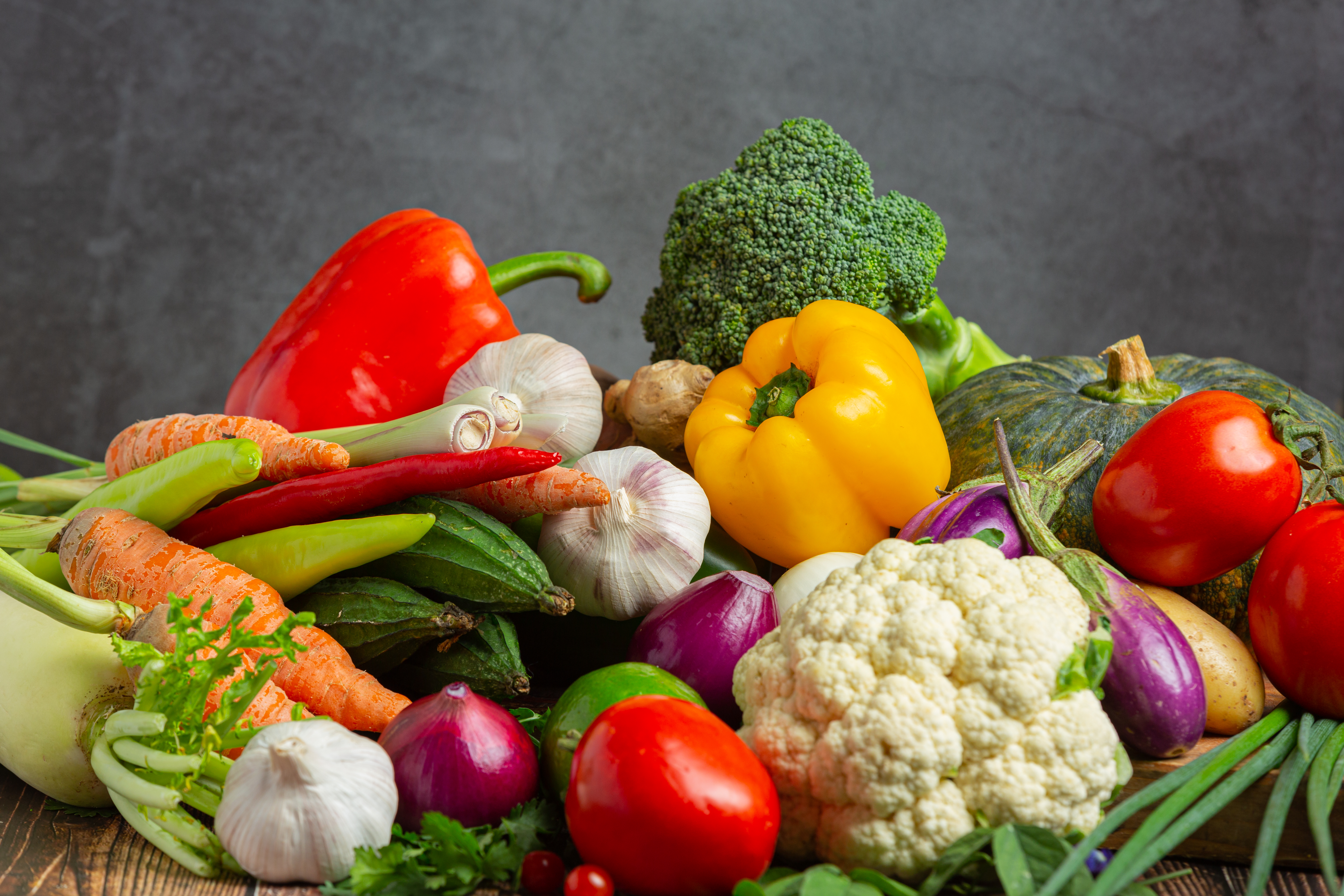 A vibrant pile of assorted vegetables